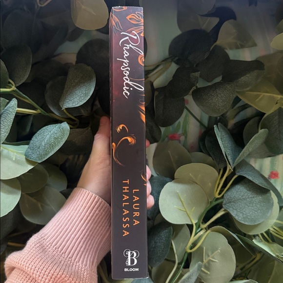 Reserved for Queen 👑 🐝 - Picture 3 of 5